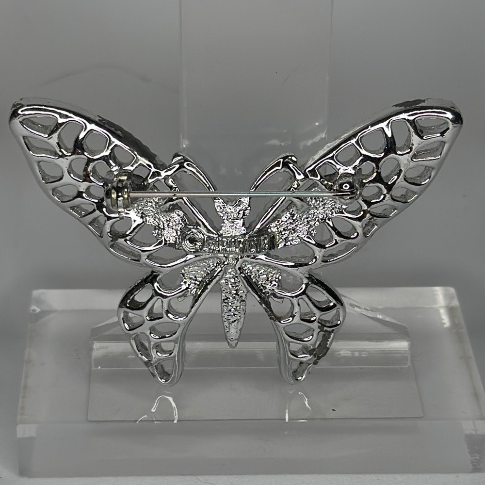 Elegant Silver Butterfly Brooch - Picture 2 of 3